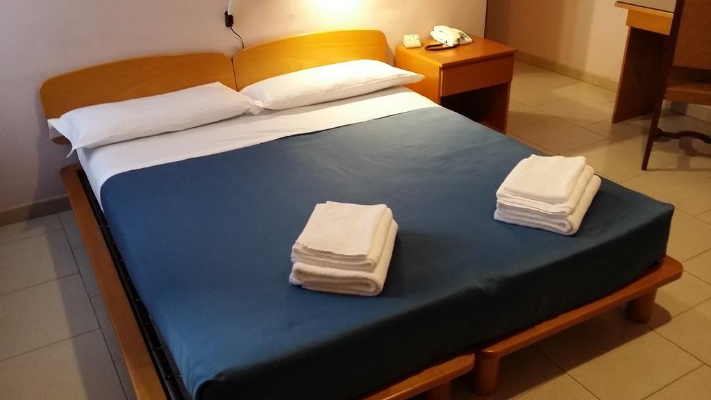 Flying Hotel San Maurizio Canavese Buitenkant foto