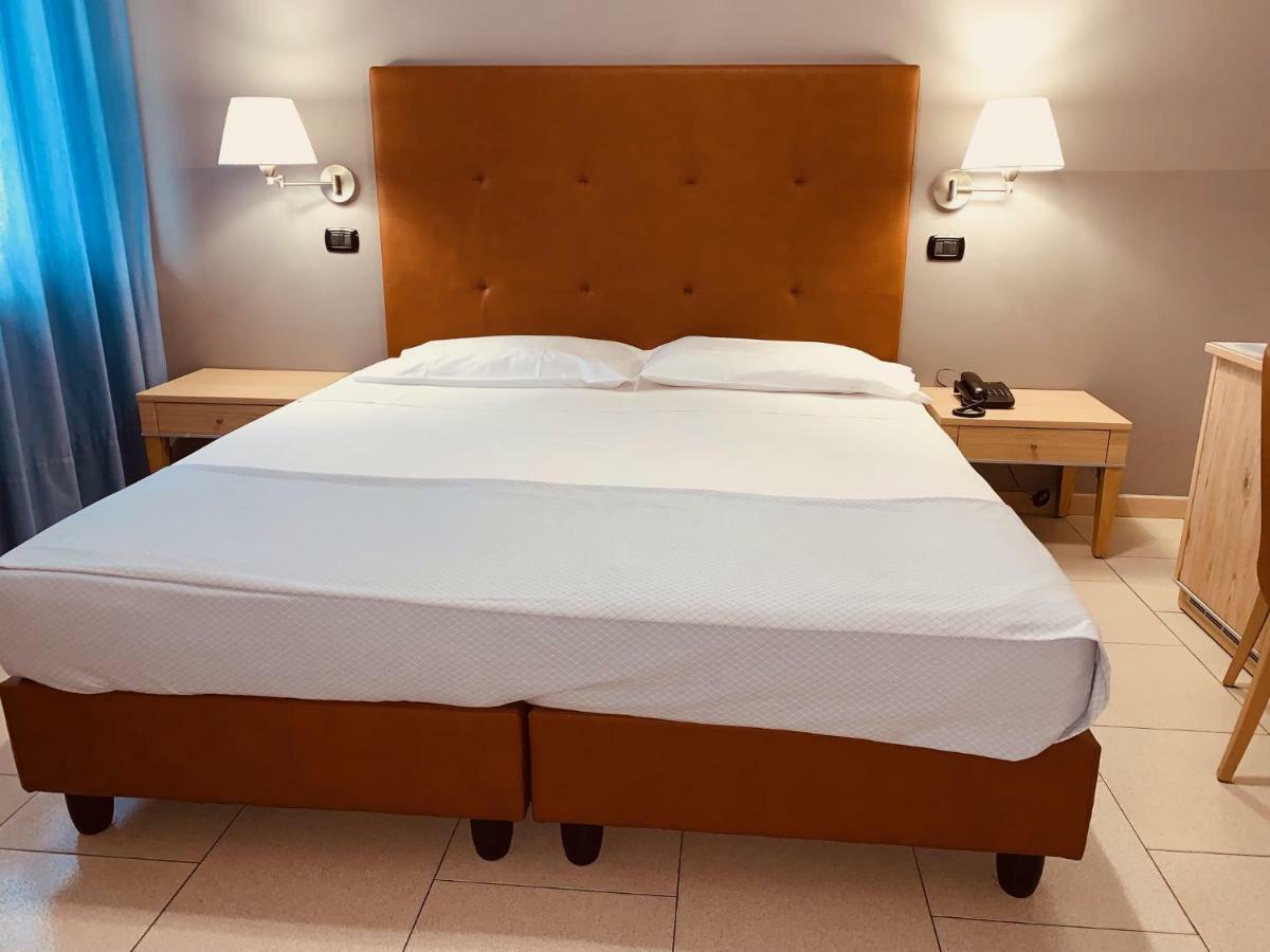 Flying Hotel San Maurizio Canavese Buitenkant foto